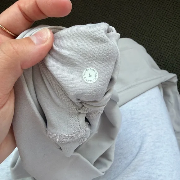 Cream double lined align leggings. Size 4. Cream/ light pink color. - Picture 2 of 4